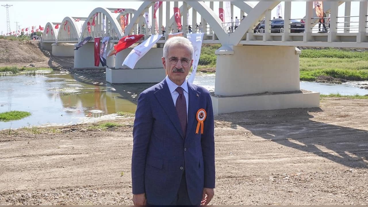 Ulaştırma ve Altyapı Bakanı Uraloğlu: Tarihi Gediz Köprüsü aslına uygun restore edildi