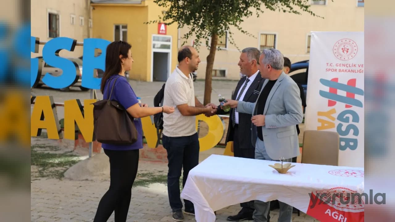 Ağrı'da Üniversite Öğrencilerine Sıcak Karşılama: Otogarda Stand Kuruldu