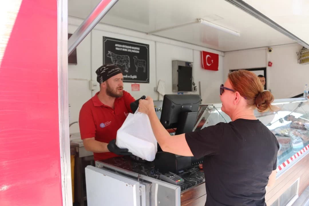 Antalya'da Halk Et Mobil Satış Tırı İlçelerde 321 Ton Et Sattı