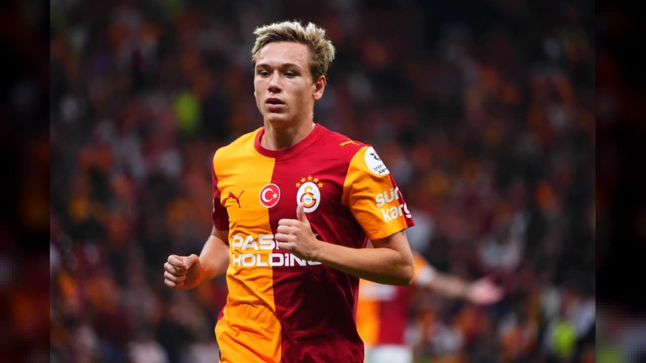Galatasaray'ın Yeni Yıldızı Aleksey Batrakov'a Milli Davet: Kadroda Yer Aldı