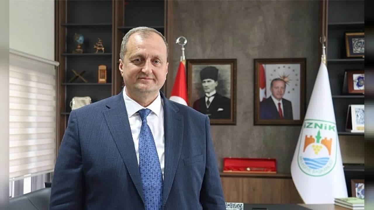 İznik Belediyesi Araç Filosunu Güçlendirdi: Yeni Greyder Hizmete Girdi