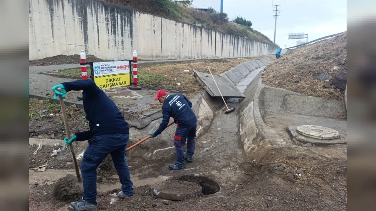 Kocaeli'de Sağanak Alarmlı Mesai: Büyükşehir Ekipleri Teyakkuzda