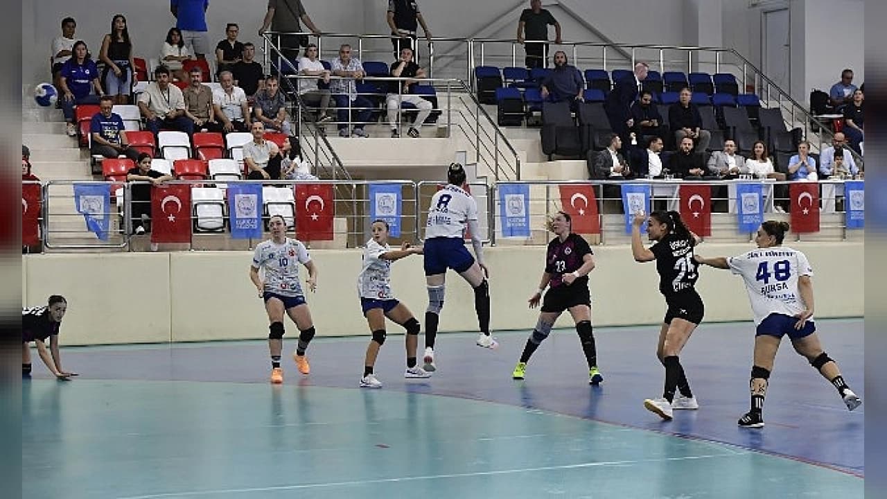 Üsküdar’da Saha Mesaisi: Başkan Vekili Gültekin Esnaf ve Vatandaşla Buluştu