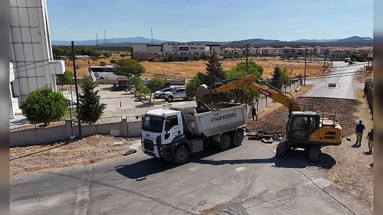 Ayvalık'a 7. Akıllı Kavşak Müjdesi: Okullar Bölgesi ve Vatan Caddesi'nde Trafik Rahatlıyor
