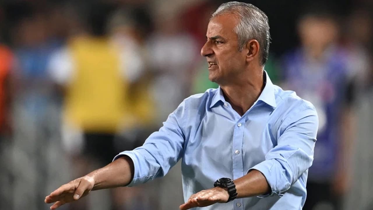 Fenerbahçe'de İsmail Kartal'dan Radikal Kadro Kararı: Eyüpspor Maçında Dört Yıldız Kulübeye Çekiliyor