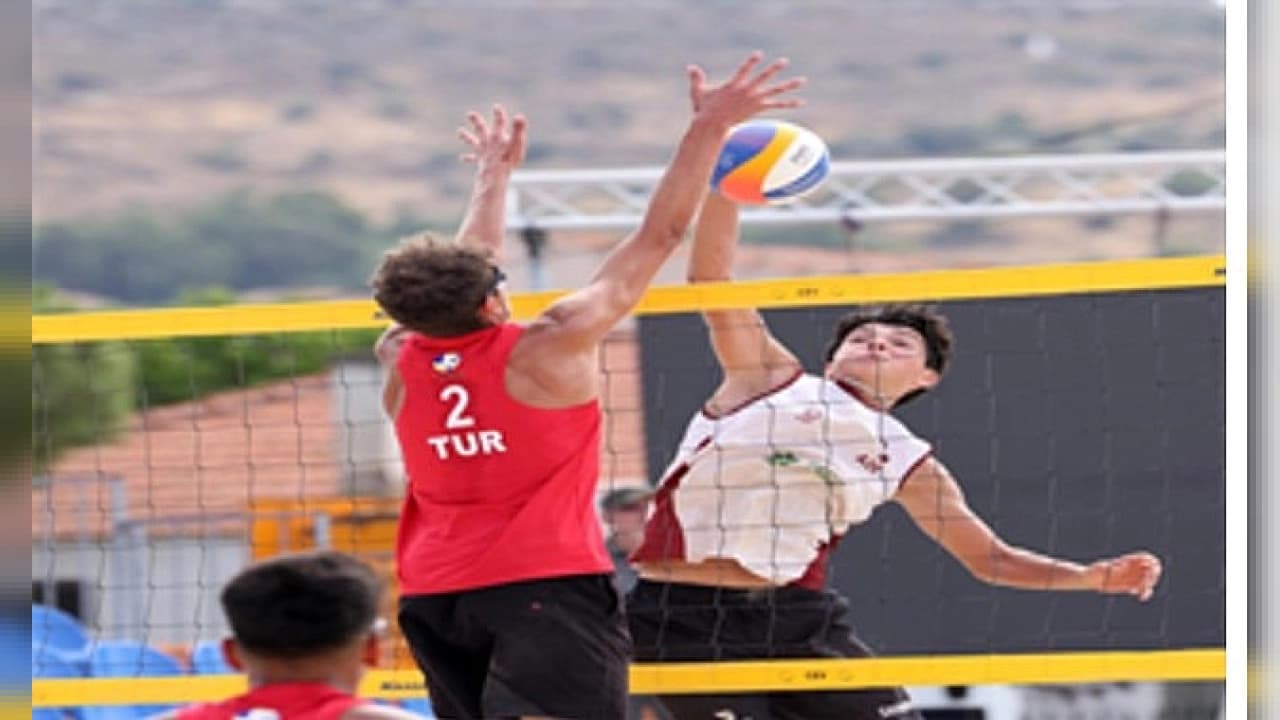 Foça'da Filenin Genç Yıldızları Sahne Aldı: CEV U18 Avrupa Plaj Voleybolu Şampiyonası Başladı