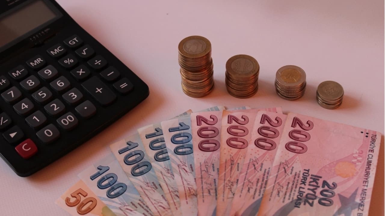İş Kanunu Eşit Davranma İlkesi: İşveren Herkese Aynı Oranda Zam Yapmak Zorunda mı?