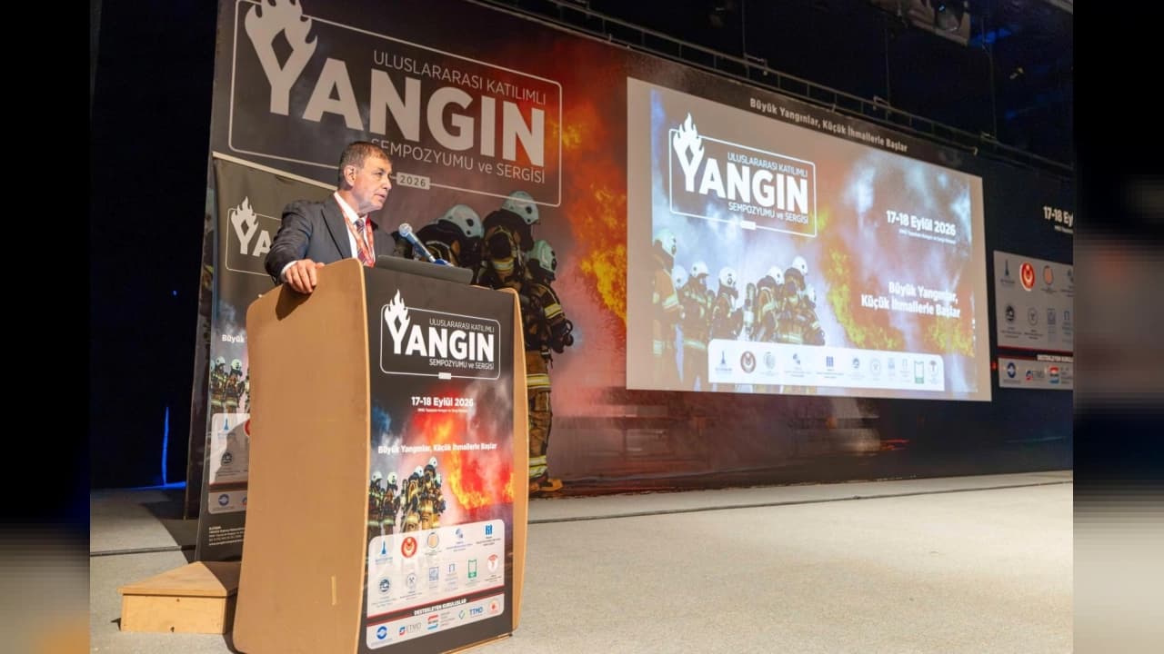 İzmir'de Yangın Güvenliği Zirvesi Başladı: Başkan Tugay'dan Yeni Teknoloji ve Araç Vurgusu