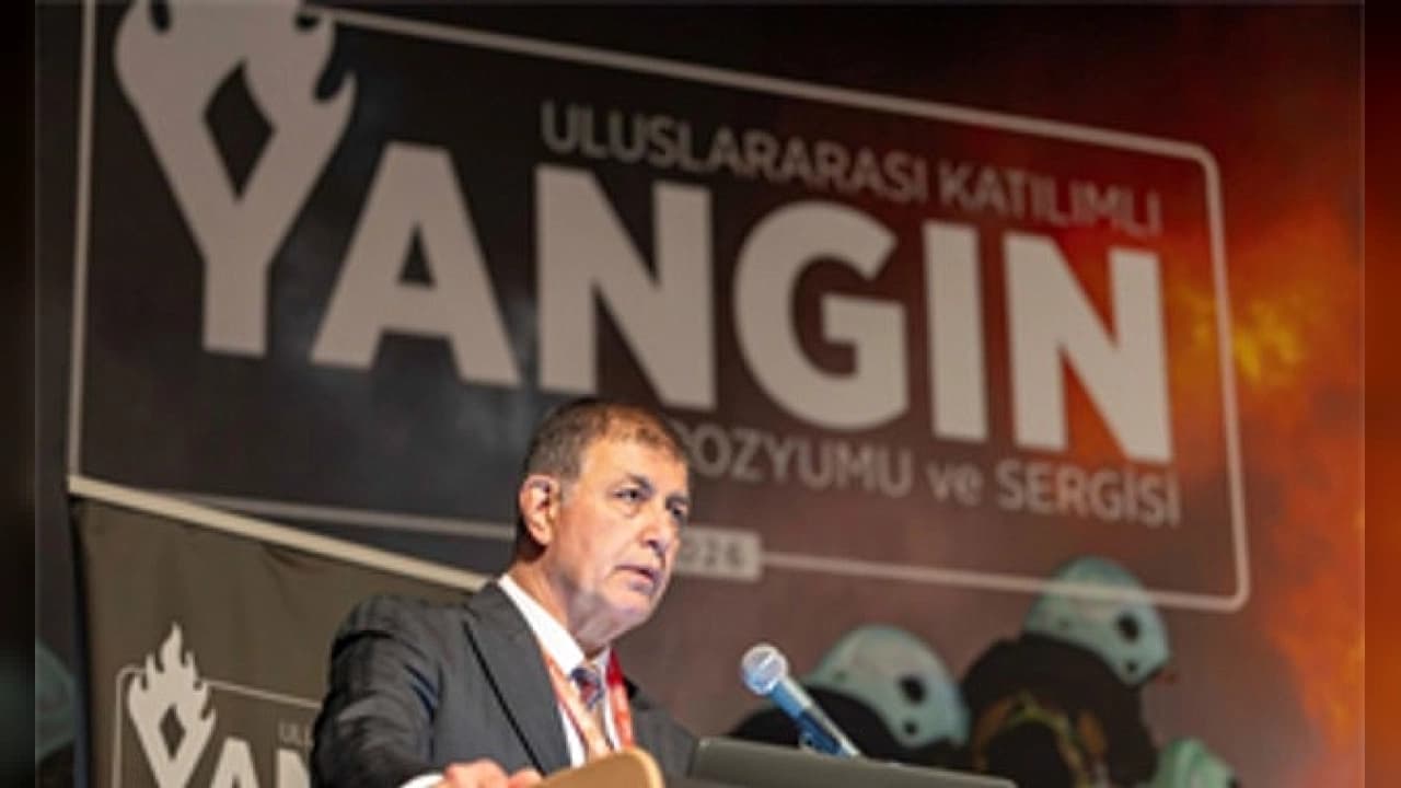 İzmir'de Yangın Güvenliği Zirvesi: Yeni İtfaiye Araçları ve Robotik Sistemler Geliyor