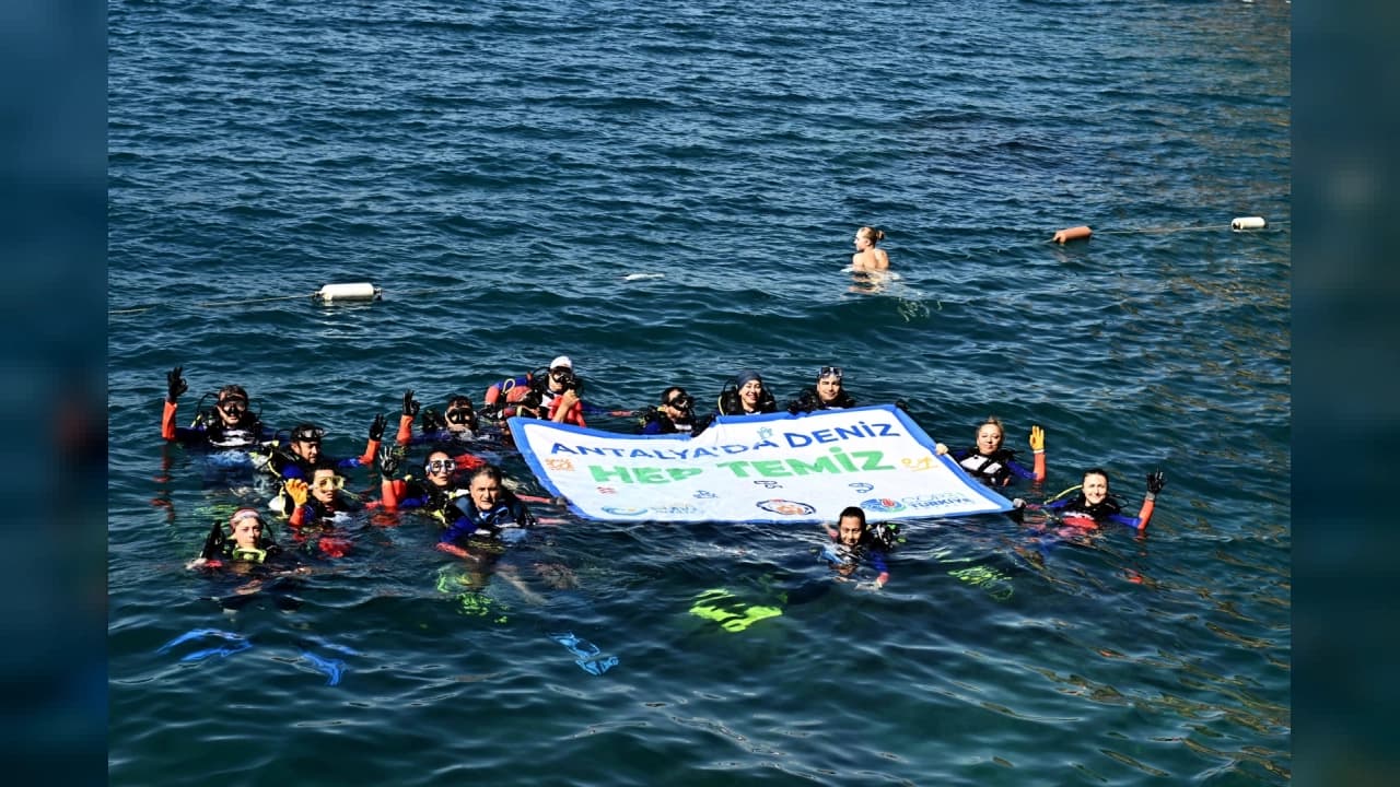 Antalya'da Dünya Temizlik Günü Kapsamında Kıyı ve Deniz Dibi Temizliği Gerçekleştirildi