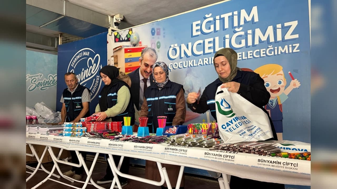 Çayırova Belediyesi'nden Öğrencilere Kırtasiye Desteği