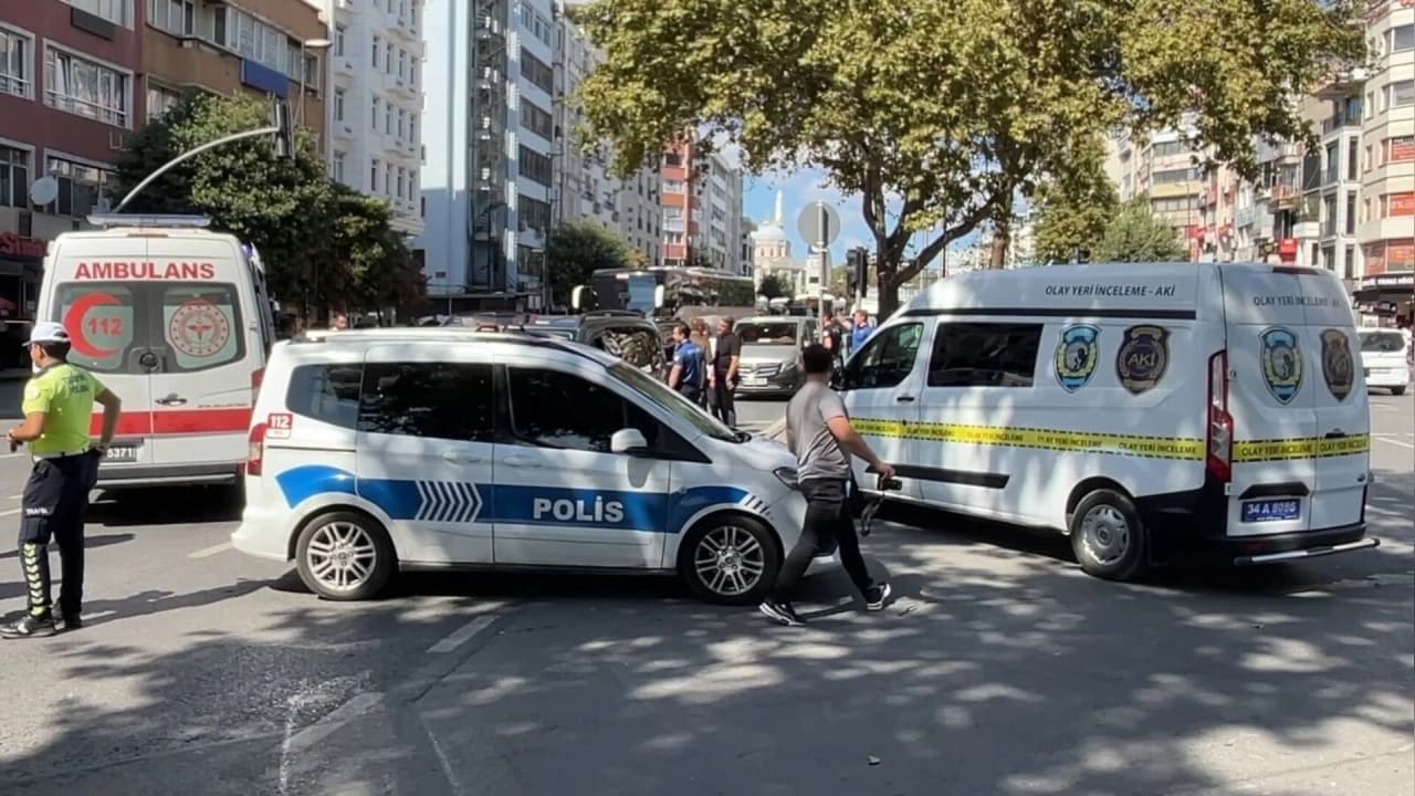 İstanbul Fatih'te Facia: Kırmızı Işıkta Yolun Karşısına Geçen Genç Hayatını Kaybetti