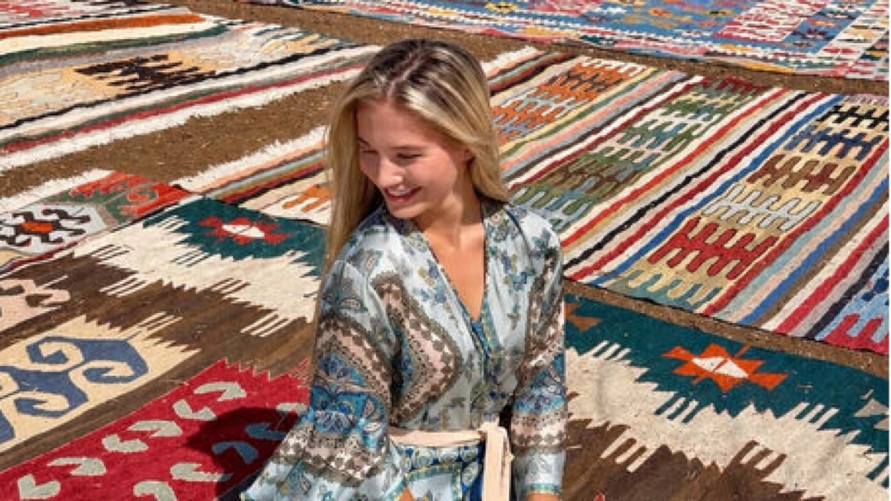 Miss Aura Güzellik Yarışması Birincisi Isabella Rossini'den Antalya'da Halı Tarlası Çekimi