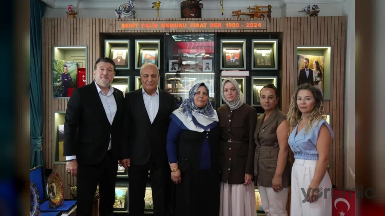 48 Yıl Önce Darbeyle Yarım Kalan Hayal Gerçekleşti: 65 Yaşındaki Haydar Koçak İzmir'de Eczane Açtı