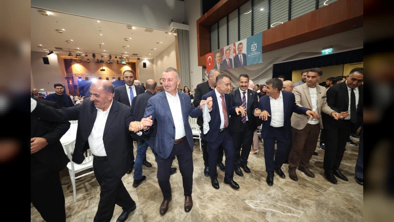 Başkan Büyükakın Kocaeli'deki Halay Şöleni'nde Birlik Mesajı Verdi