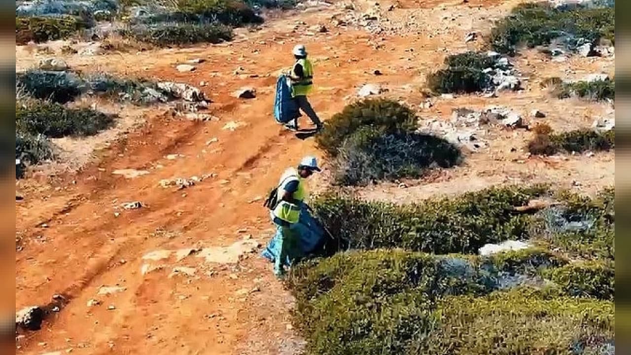 Didim Belediyesi ve Gönüllülerden Kulakçı Koyu’nda Çevre Temizliği Hareketi