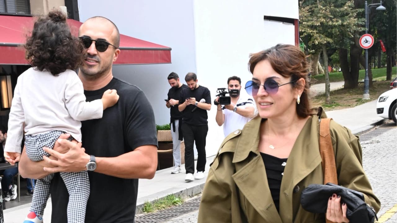 Ezgi Mola ile Mustafa Aksakallı Boşanma Sonrası Oğulları Can İçin Bebek'te Görüntülüs