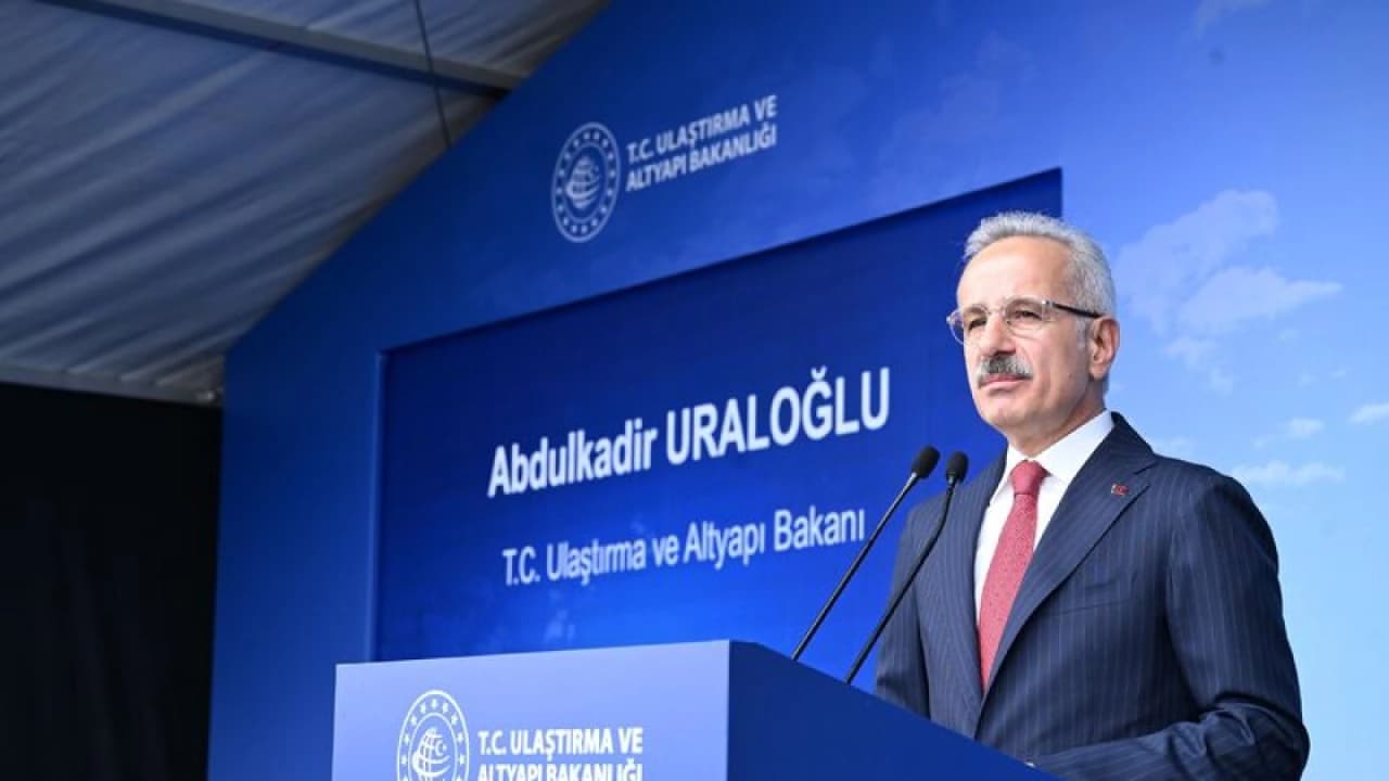 İstanbul Havalimanı 9 Pistli Olacak: Bakan Uraloğlu 4. Pist Uçuşunu Paylaştı