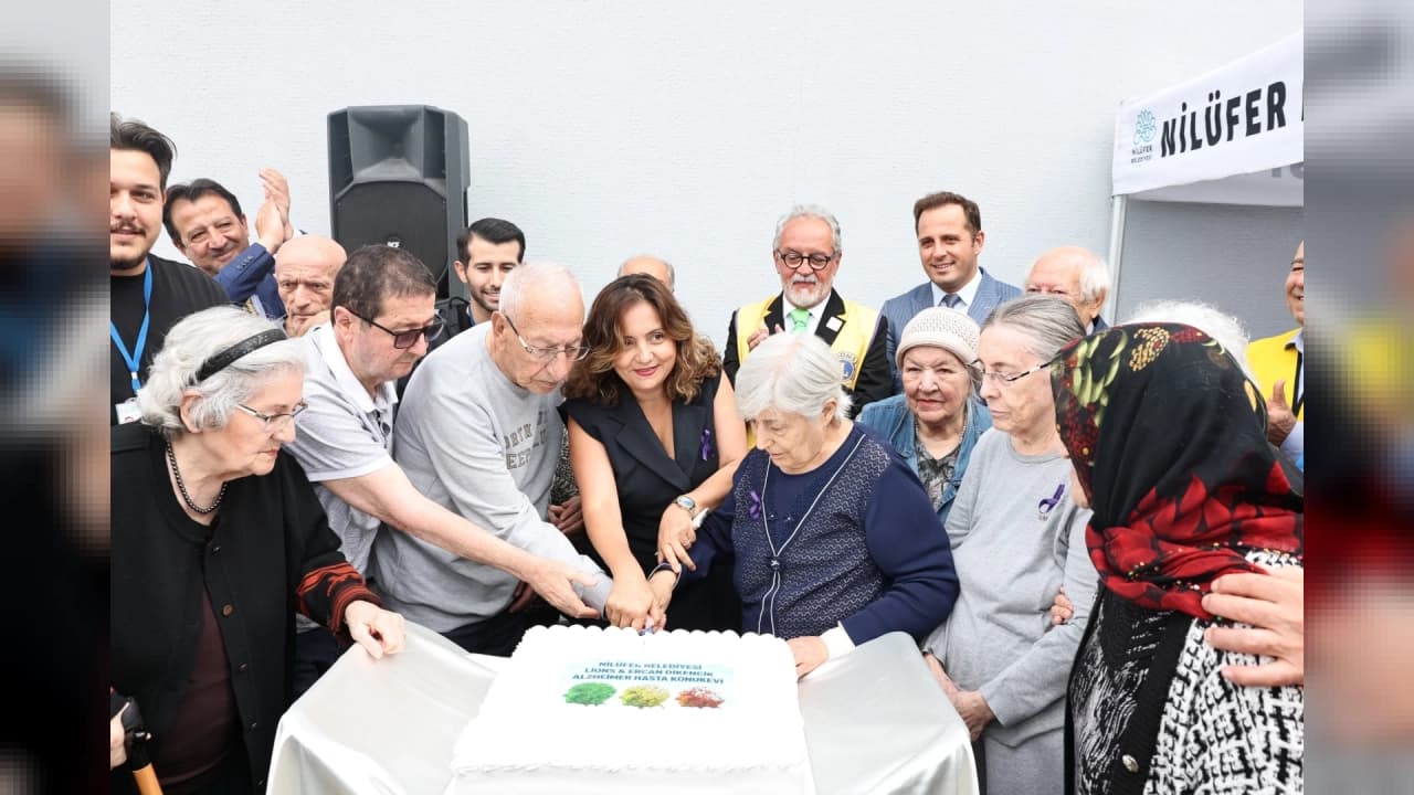 Nilüfer Belediyesi’nden Alzheimer Hastalarına ve Yakınlarına Moral Dolu Buluşma
