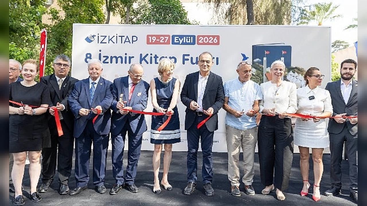 8. İzmir Kitap Fuarı Kültürpark'ta Kapılarını Açtı: 500 Etkinlik Kitapseverleri Bekliyor