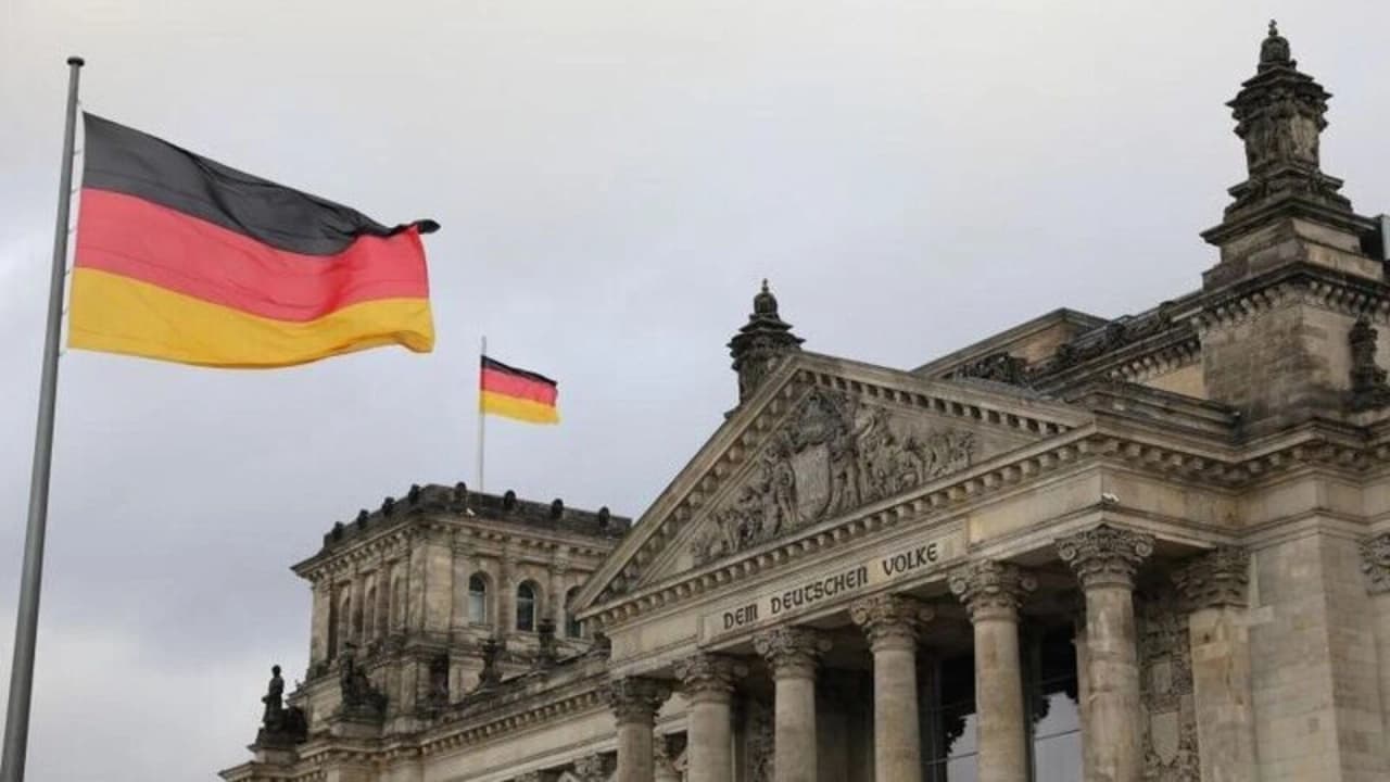 Almanya'da Kritik Eyalet Seçimleri Başladı: Berlin ve Mecklenburg-Vorpommern Sandık Başında
