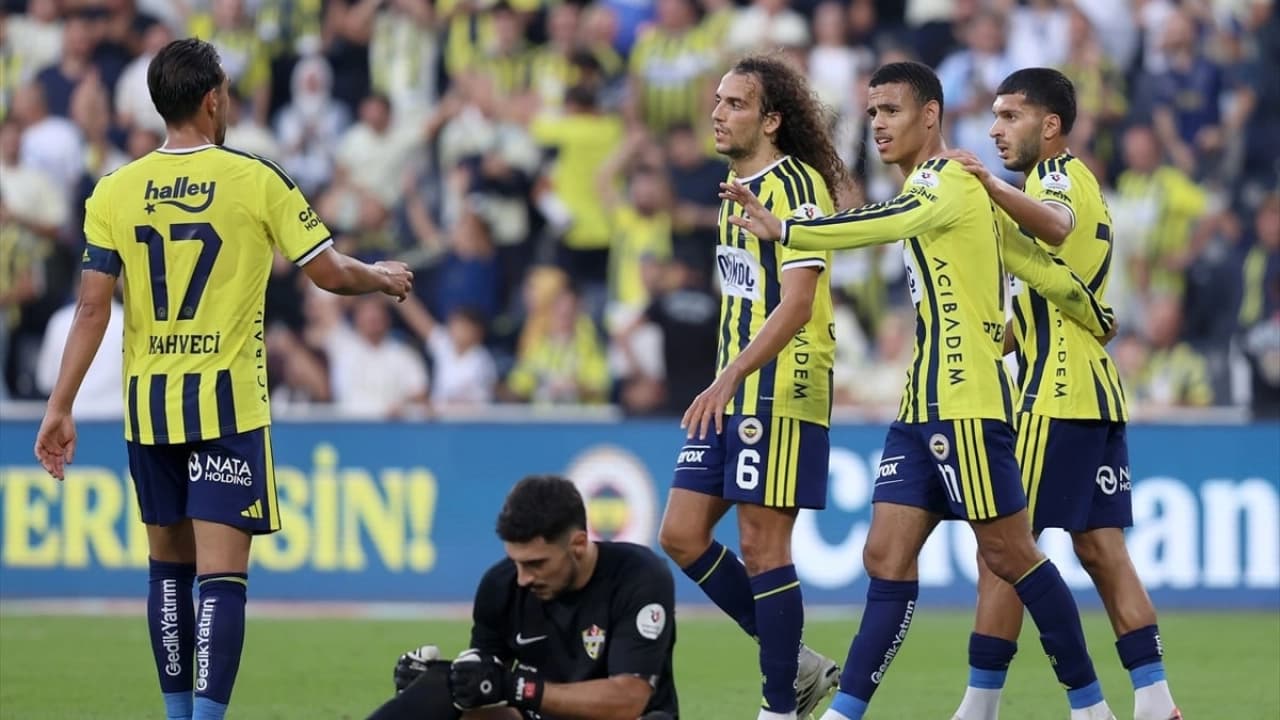 Fenerbahçe'den Eyüpspor Karşısında Tarihi Fark: 8-0
