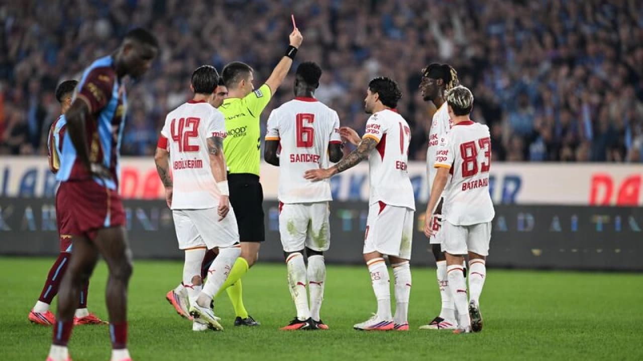 Galatasaray'da Trabzonspor Bozgunu Sonrası Okan Buruk Hedefte: "İşi Bitmiştir