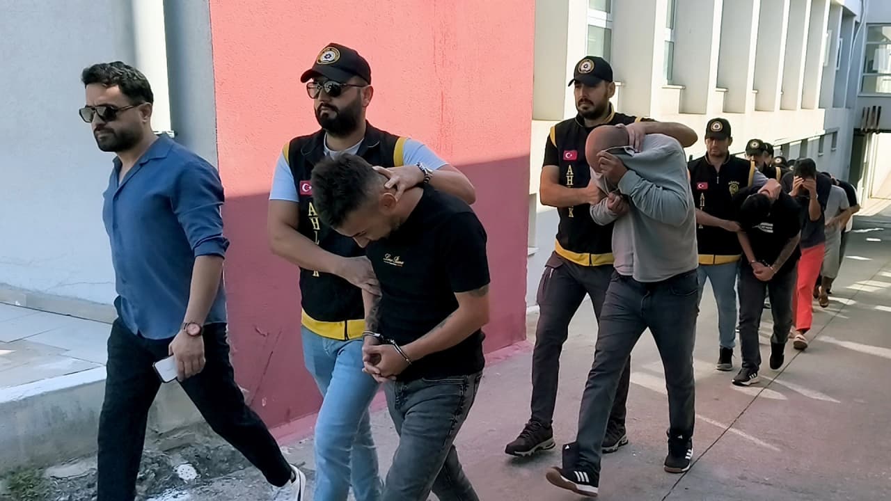 İstanbul'da Fuhuş Operasyonu: 7 İlçede 15 Şüpheli Gözaltına Alındı