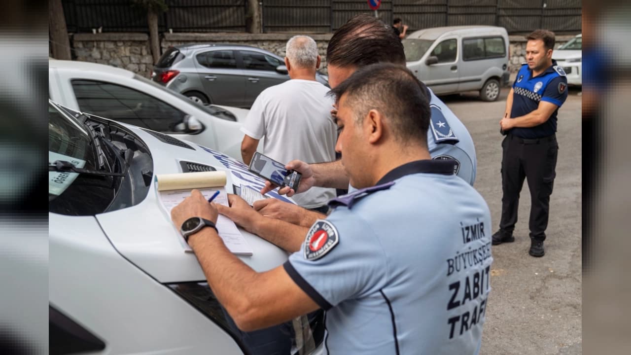 İzmir'de Okul Servislerine Sıkı Denetim: Binlerce Araç İncelendi