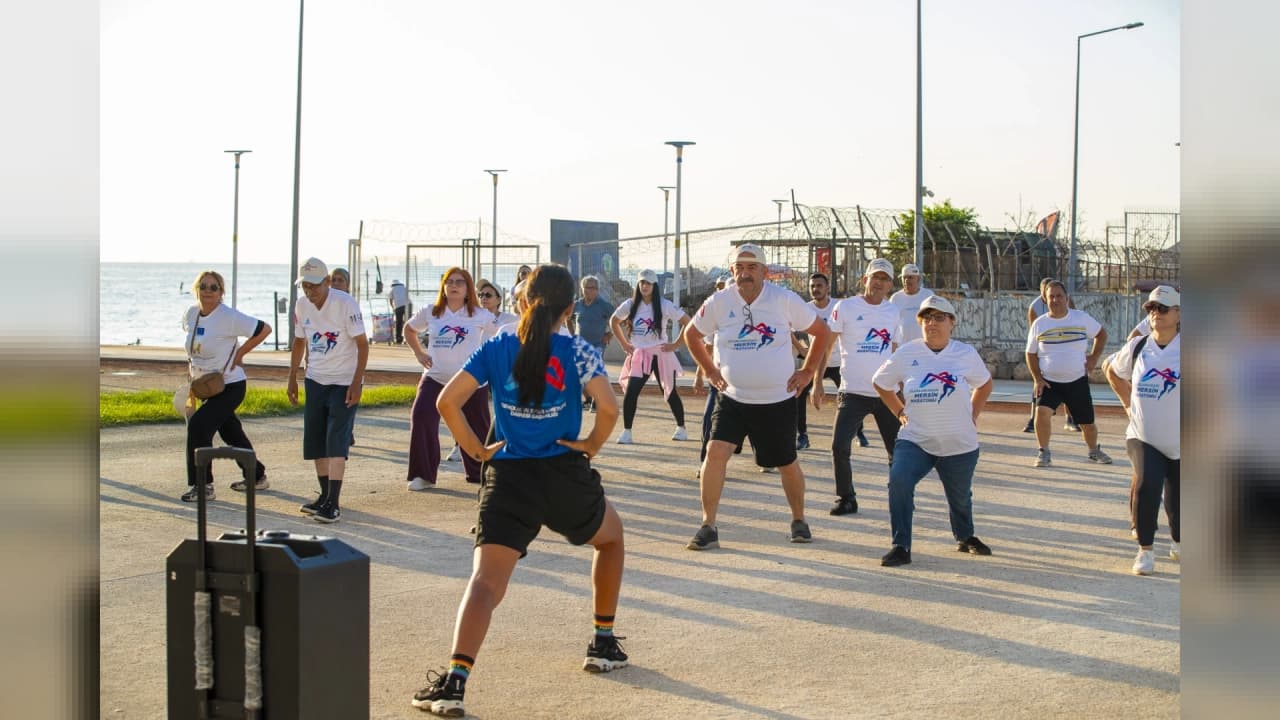 Mersin’de Muhtarlardan Sahilde Sabah Sporu ve Hareketli Yaşam Çağrısı
