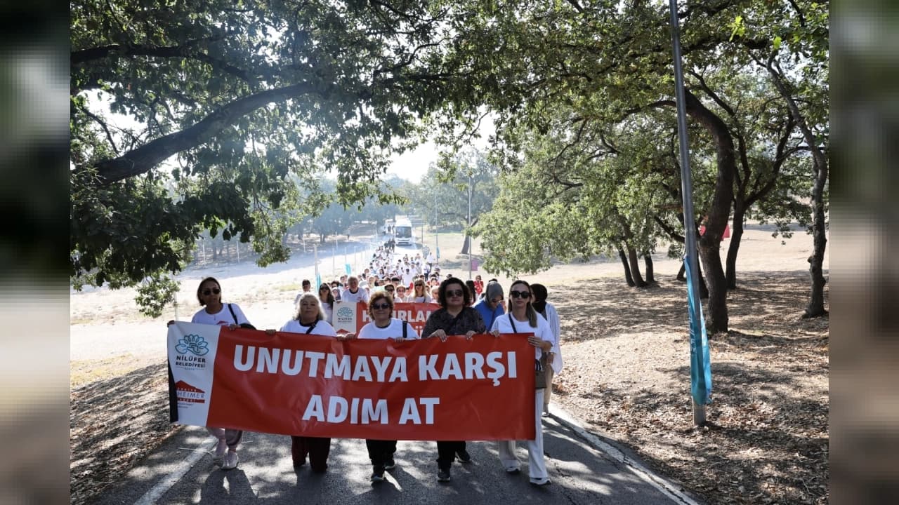 Nilüfer Belediyesi’nden Balat Atatürk Ormanı’nda Alzheimer Farkındalık Yürüyüşü