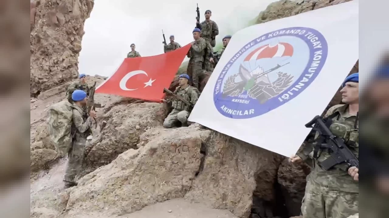 Türk komandoları ve Somalili askerlerden Erciyes Dağı'nda ortak taktik intikal eğitimi