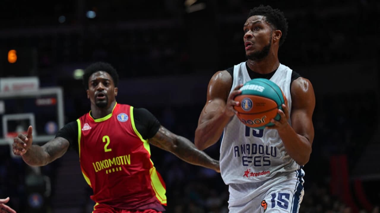 Anadolu Efes, VTB United League Süper Kupa finalinde Lokomotiv Kuban'ı mağlup ederek şampiyon oldu