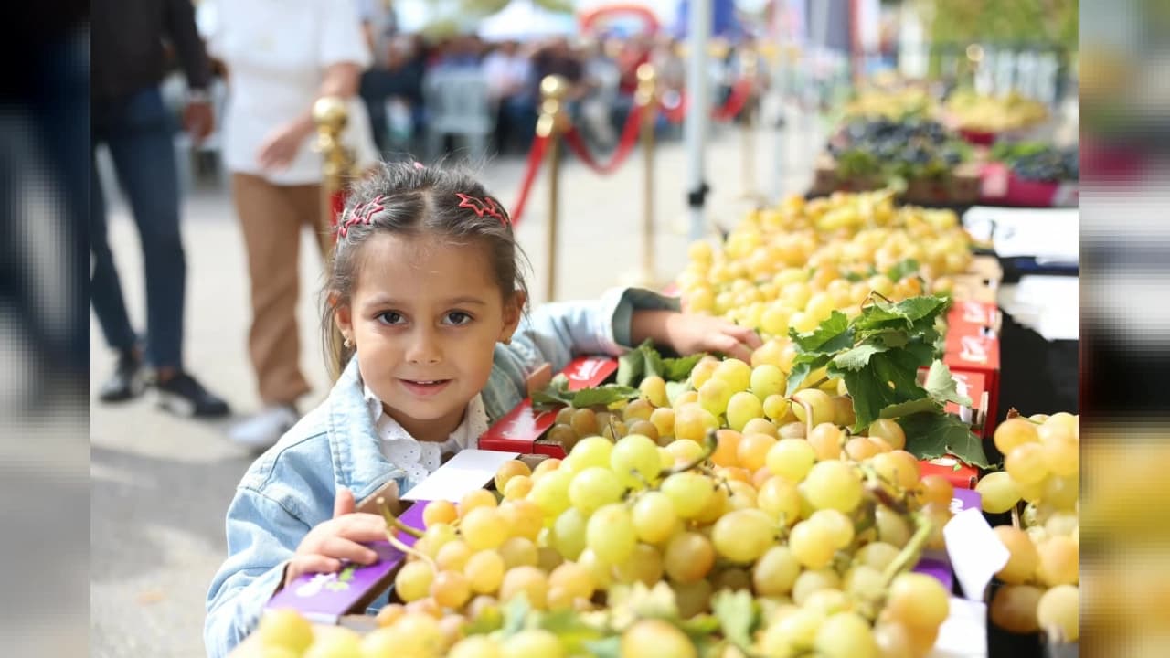 Bursa'da 12. Osmangazi Karabalçık Üzüm Festivali Coşkulu Törenle Gerçekleşti