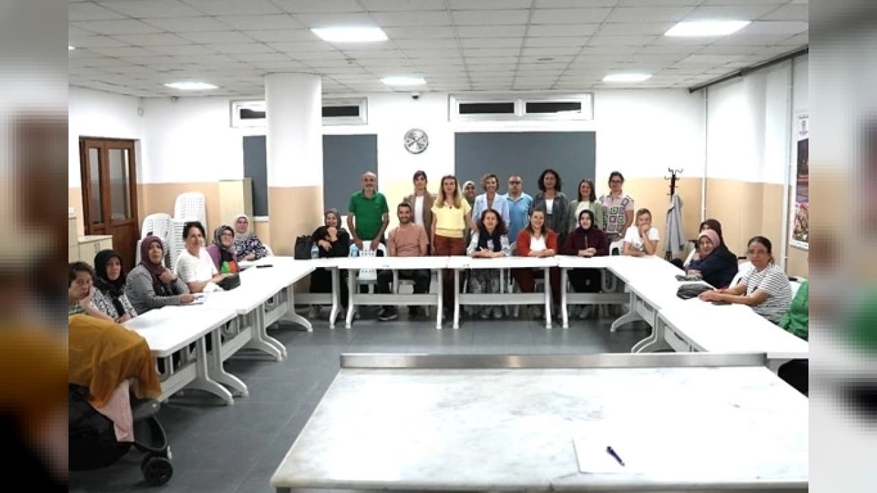 Denizli'de Geleneksel Lezzetler Geleceğe Taşınıyor: Fatih Mutfak Atölyesi'nde Tarhana Eğitimi Başladı