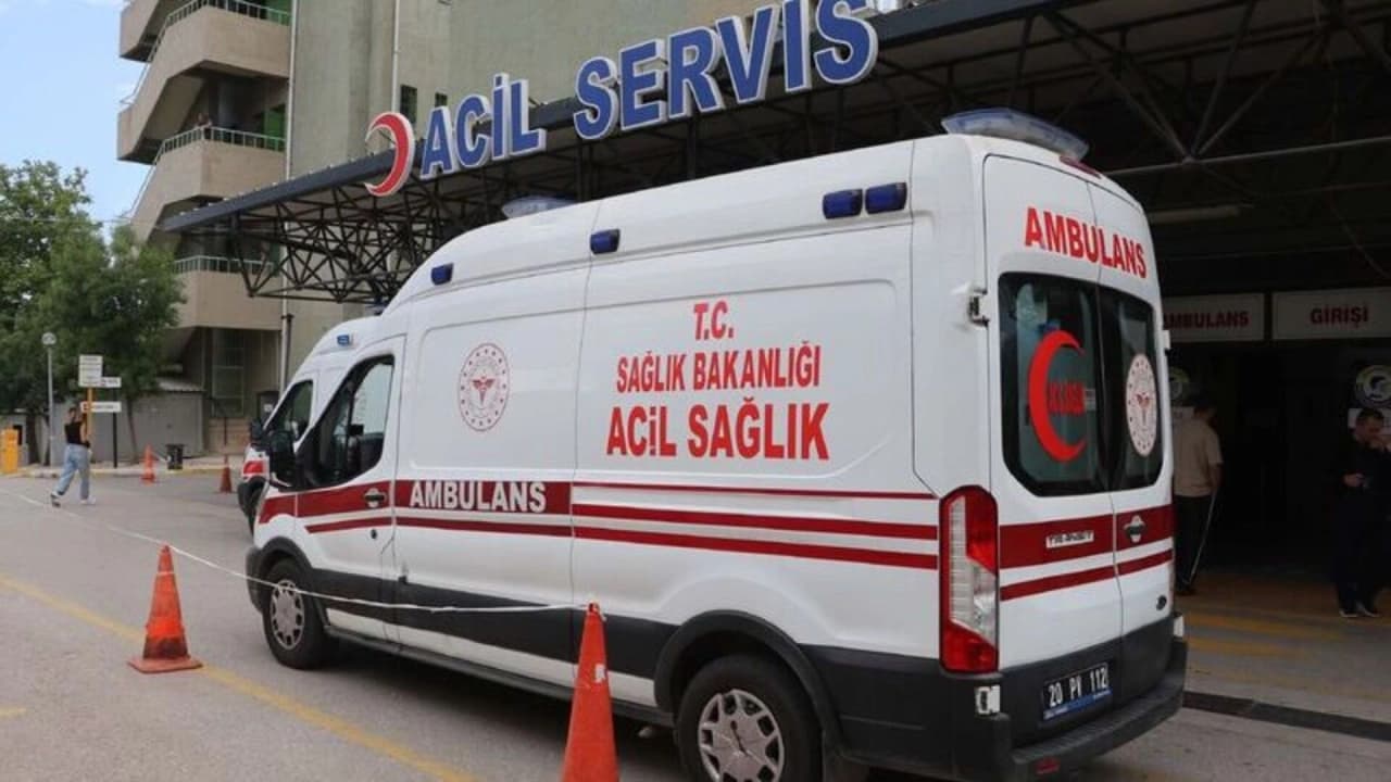 Denizli'de Sokak Ortasında Bıçaklı Kavga: Azerbaycan Uyruklu Şüpheli Gözaltına Alındı