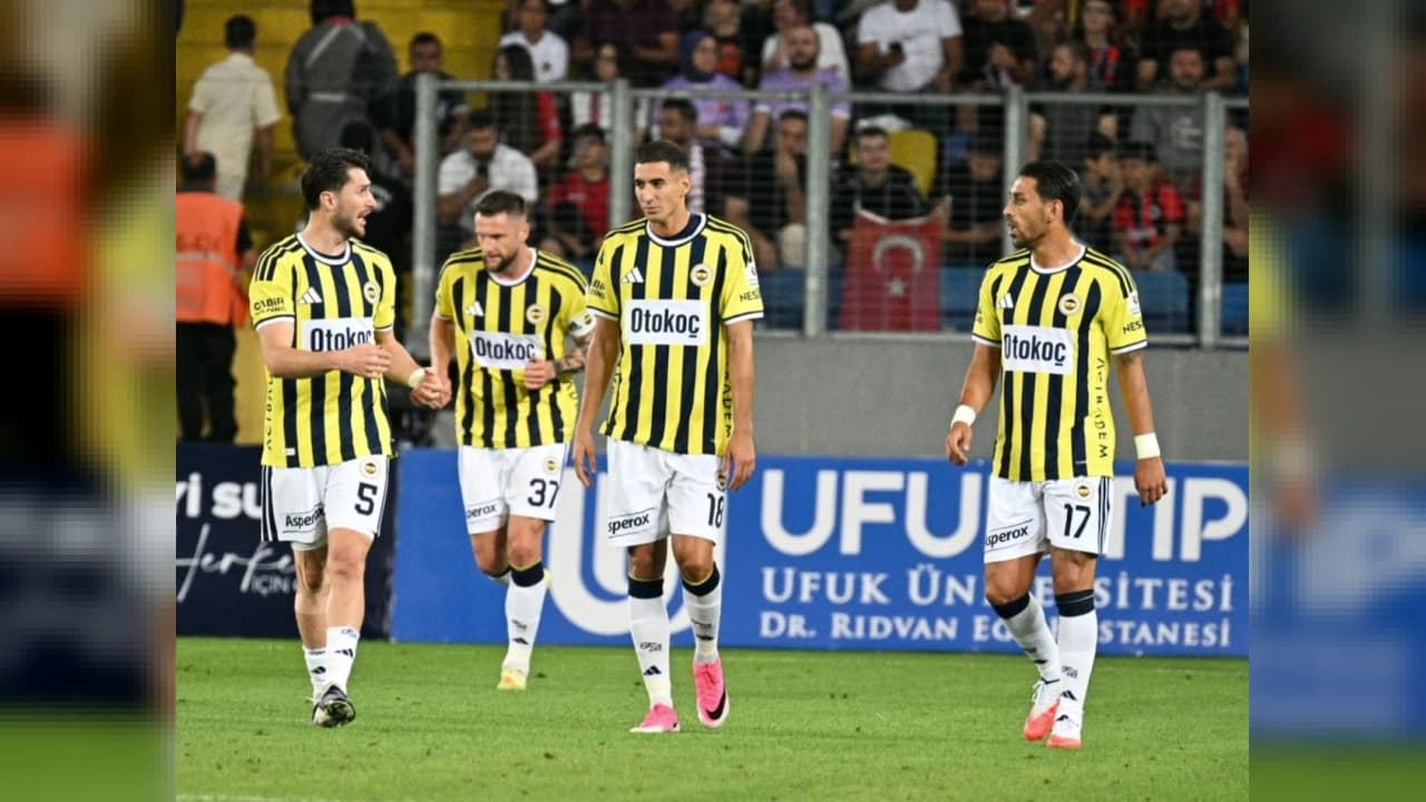 Fenerbahçe'de Mert Müldür Şoku: Yıldız Futbolcu Bıçak Altına Yattı