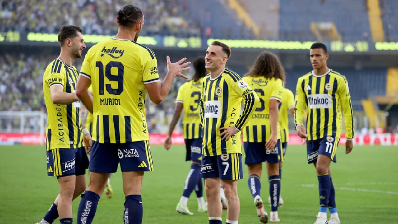 Fenerbahçe'nin Eyüpspor'u 8-0 Yendiği Maç Spor Yazarlarını İkiye Böldü