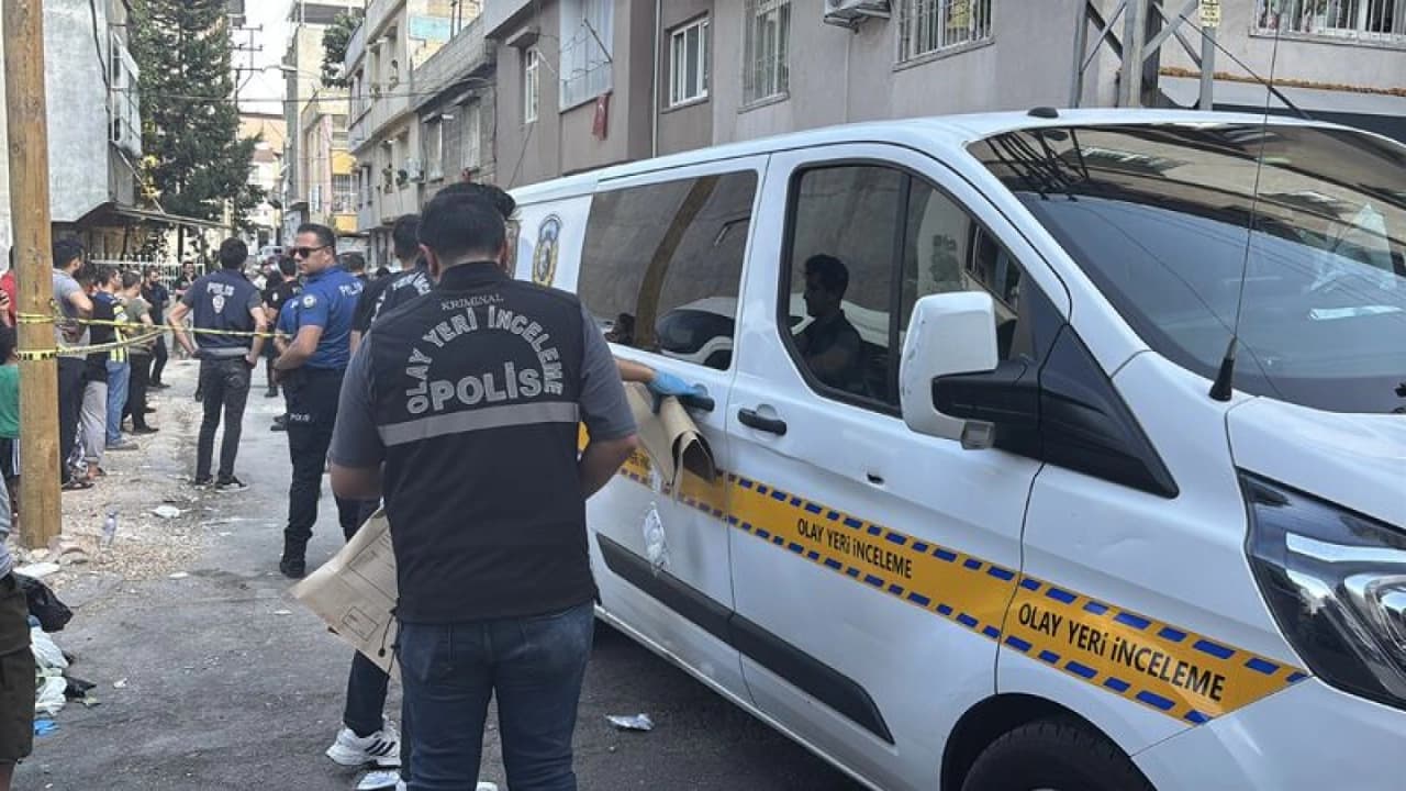 Gaziantep'te Koca Dehşeti: Eşini Öldürüp Sokakta Rastgele Ateş Açtı
