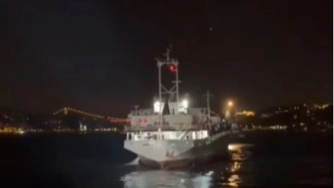 İstanbul Boğazı'nda Arıza Yapan ANI STAR Kuru Yük Gemisi Güvenle Demirletildi