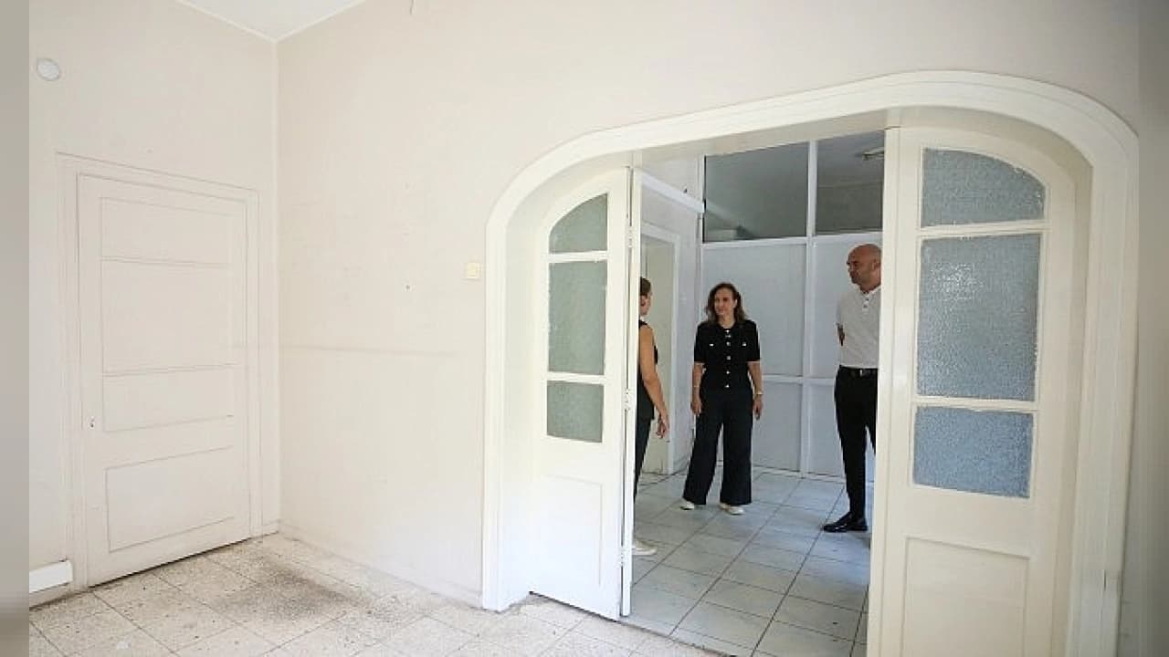 Karşıyaka'daki Tarihi Bülent Zeren Sağlık Merkezi Restorasyonla Yenileniyor