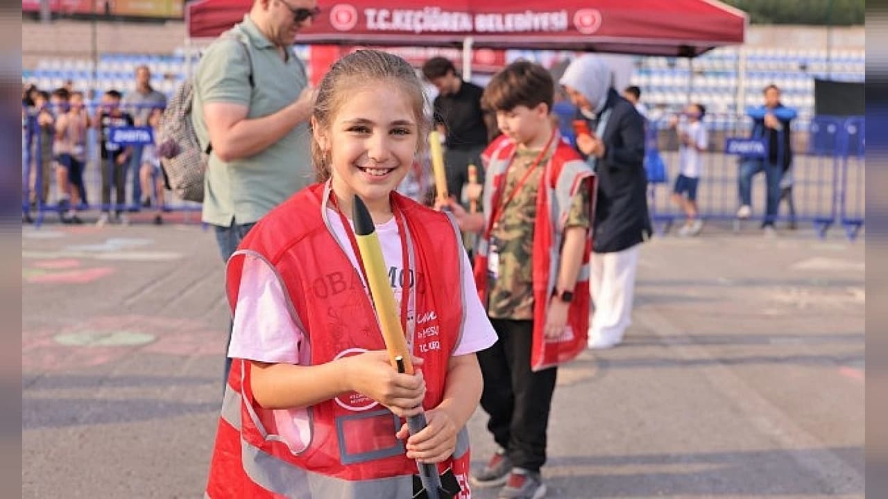 Keçiören'de Gökyüzü Şenliği: Gençler Kendi Tasarladıkları Model Roketleri Uçurdu