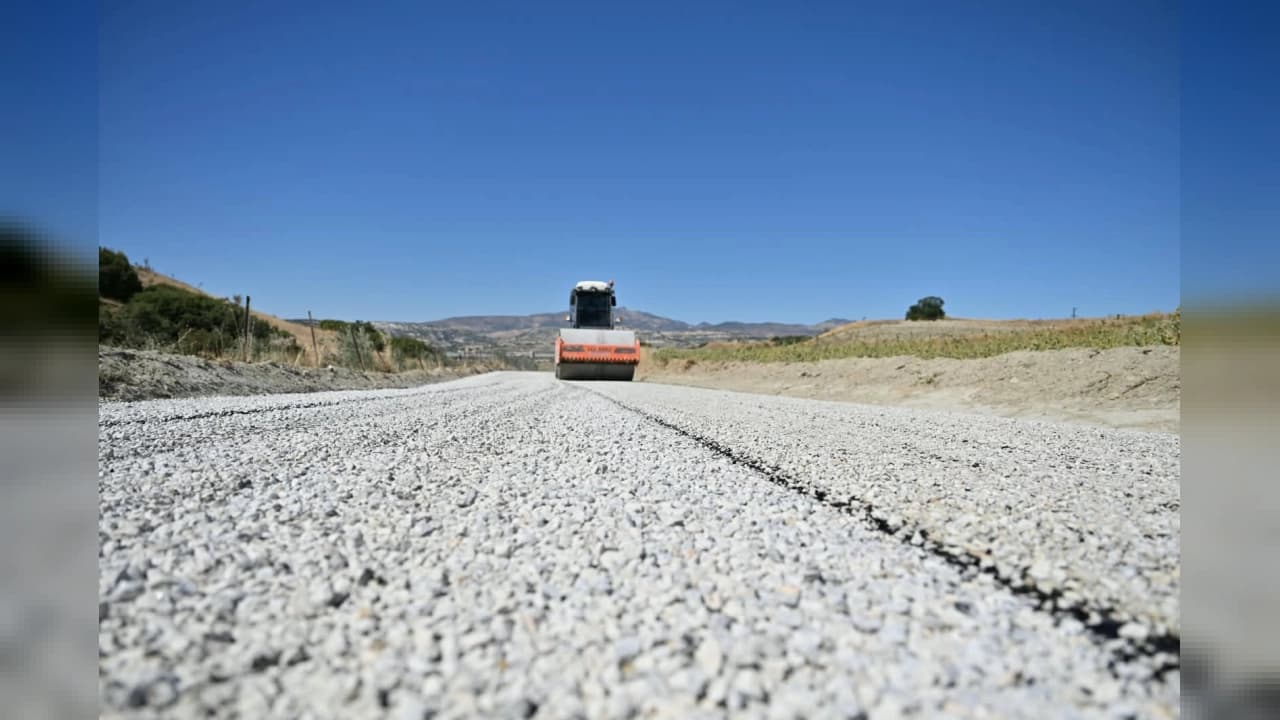 Manisa Selendi'de 26 Yıllık Çile Bitiyor: Halılar-Harbiciler Bağlantı Yoluna Çift Kat Asfalt Hamlesi
