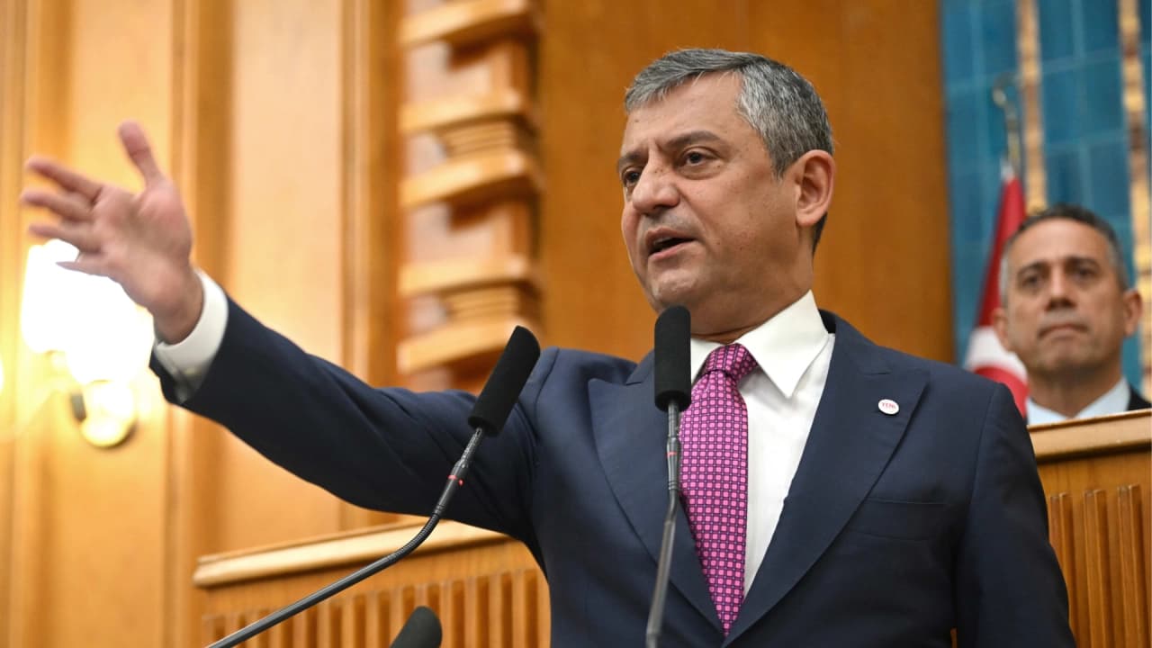 Özgür Özel'den Öcalan-Demirtaş Tartışmalarına Net Yanıt: "Asıl Mesele Demokratikleşme