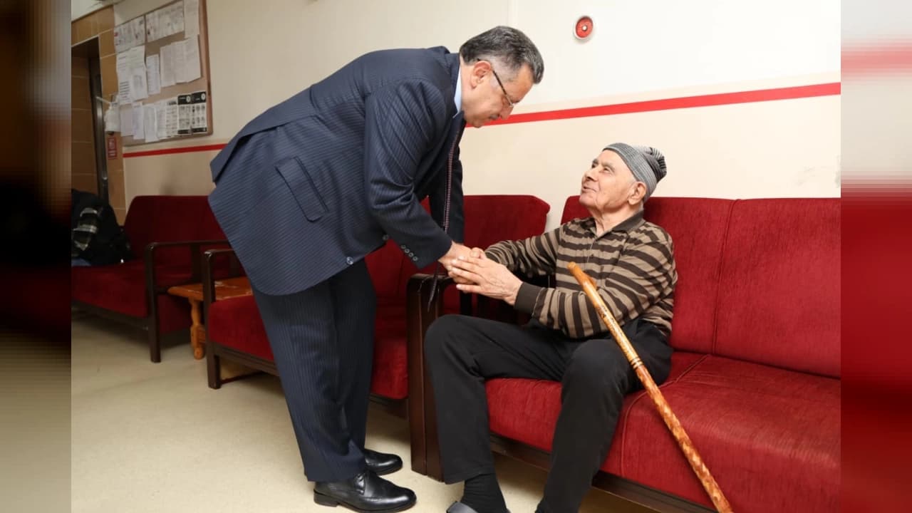Trabzon Büyükşehir Belediye Başkanı Ahmet Metin Genç'ten Çamlık Huzurevi'ne Ziyaret