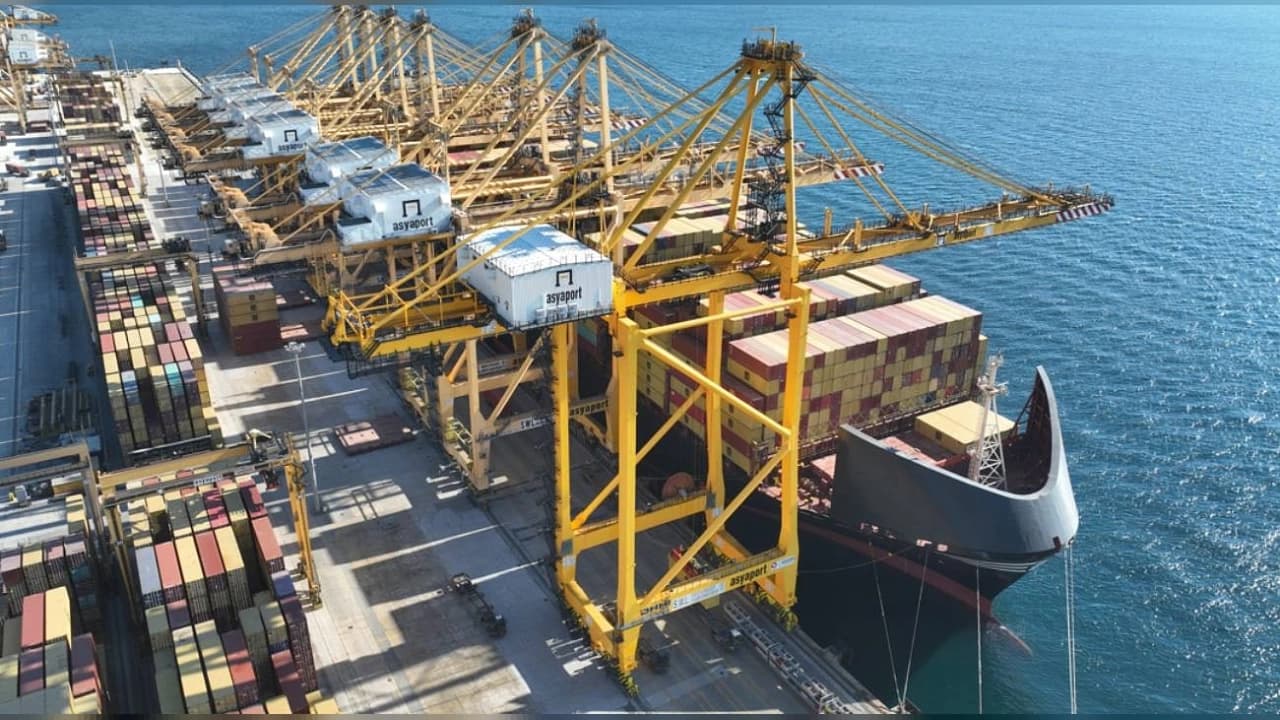 Asyaport Limanı'nda Tarihi Rekor: Tek Gemide 22 Bin 896 TEU Elleçlendi