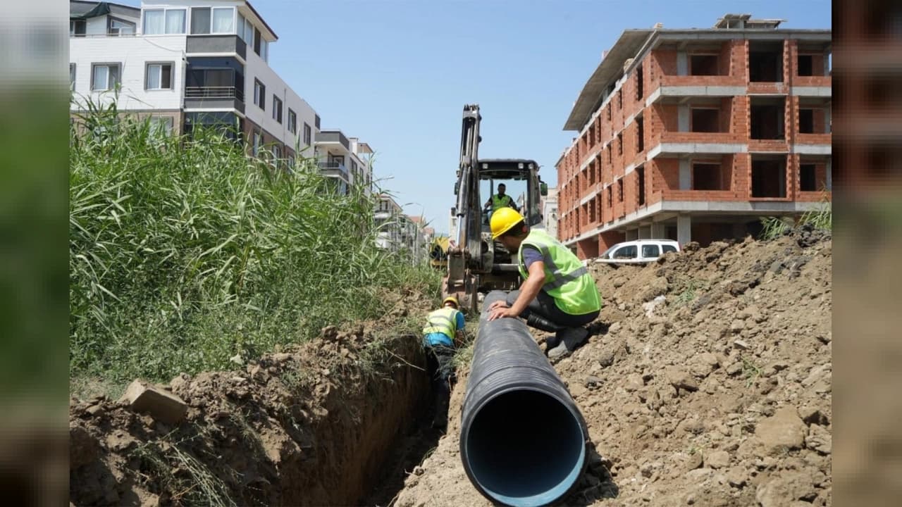 Balıkesir Edremit'te Yılların Altyapı Çilesi Bitti: Ahmet Akın Altınkum'un Kanalizasyonunu Yeniledi