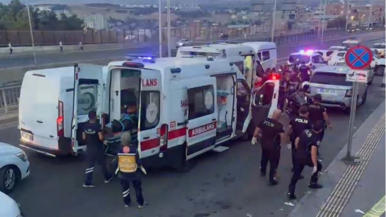 Diyarbakır Yenişehir'de Kanlı Alacak Verecek Kavgası: Silahlar Çekildi, 3 Kişi Hayatını Kaybetti
