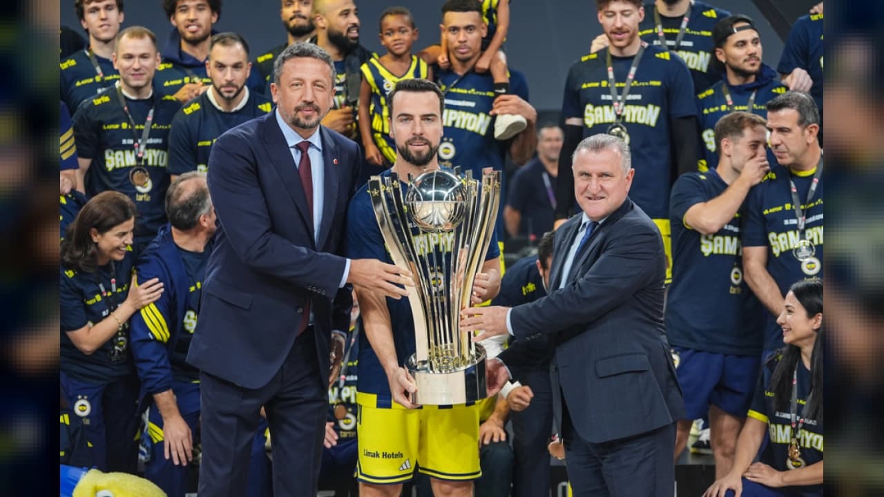 Fenerbahçe Tarfin Beşiktaş'ı yenerek Cumhurbaşkanlığı Kupası'nı 9. kez müzesine götürdü