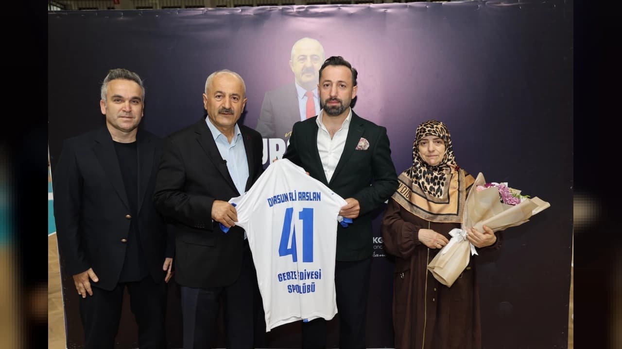 Gebze'de Vefa Turnuvası: Merhum Dursun Ali Arslan Anısına Voleybol Şöleni Başladı